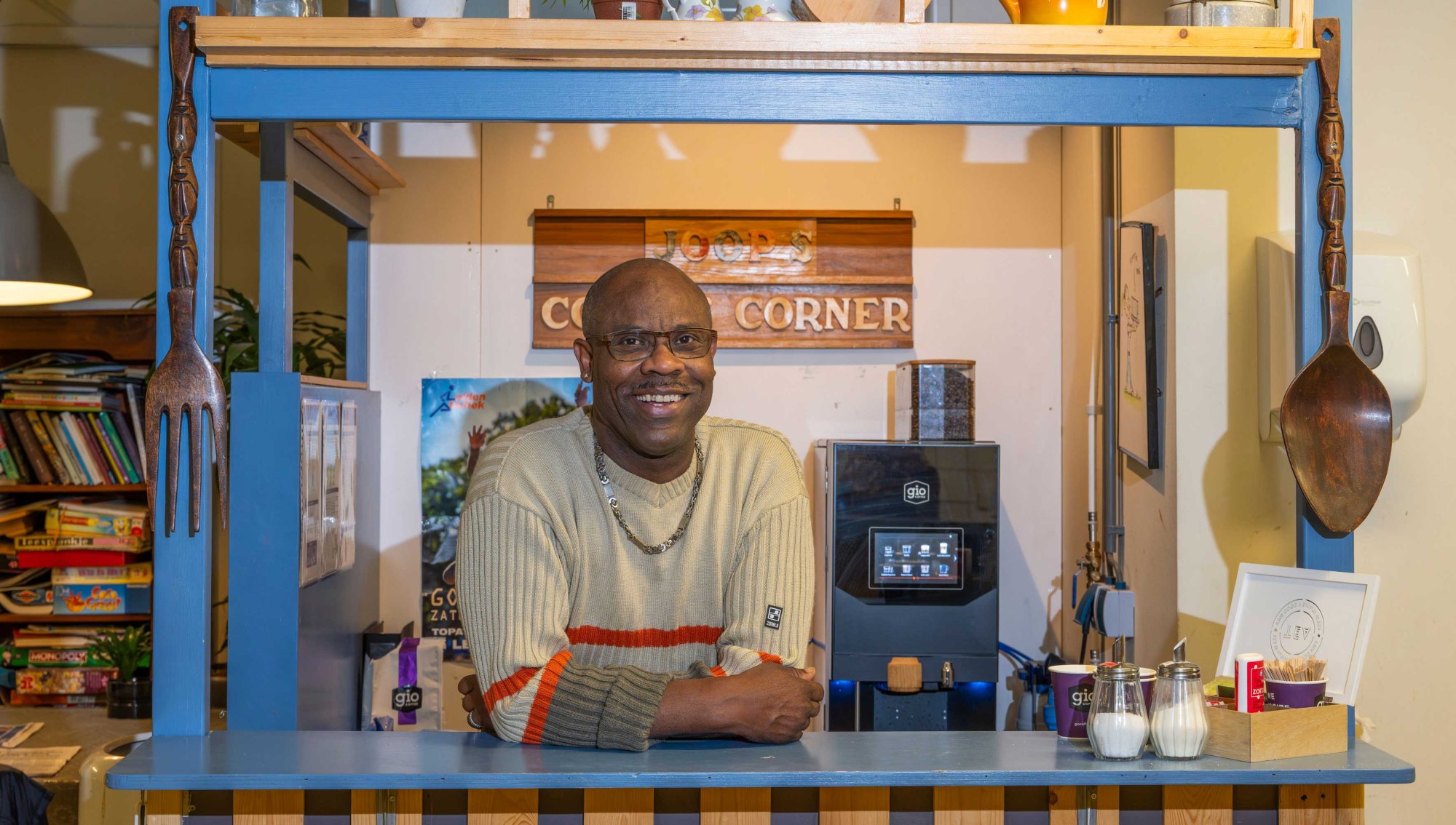 Arnold in de coffee corner